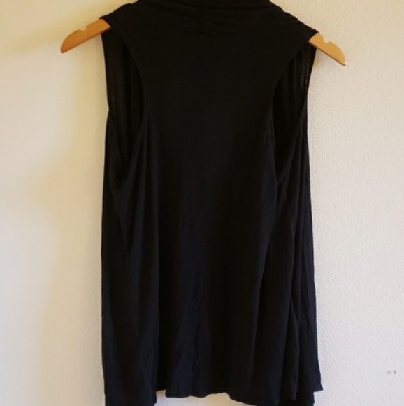 Vest - Picture 3 of 4